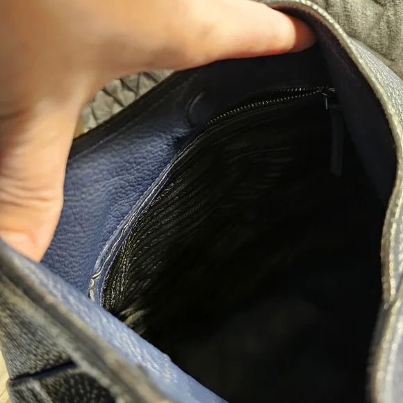 Authenticated Prada Expandable Zip Around Hobo Cervo Leather Navy Blue - Picture 7 of 16